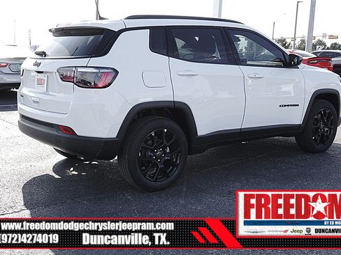 New 2026 Jeep Compass Latitude image 5