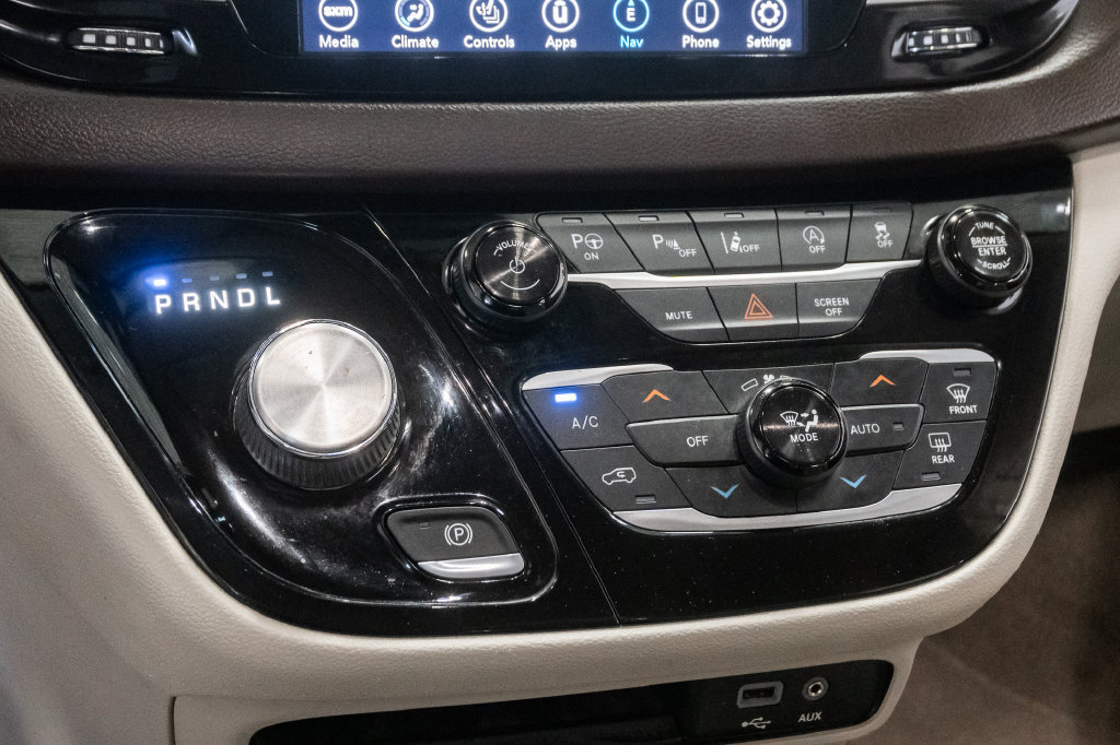 Used 2019 Chrysler Pacifica Touring-L Plus w/ Advanced Safetytec Group FWD image 21