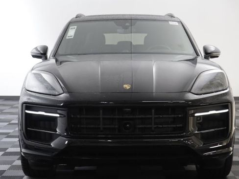 Used 2025 Porsche Cayenne GTS AWD/4WD image 23