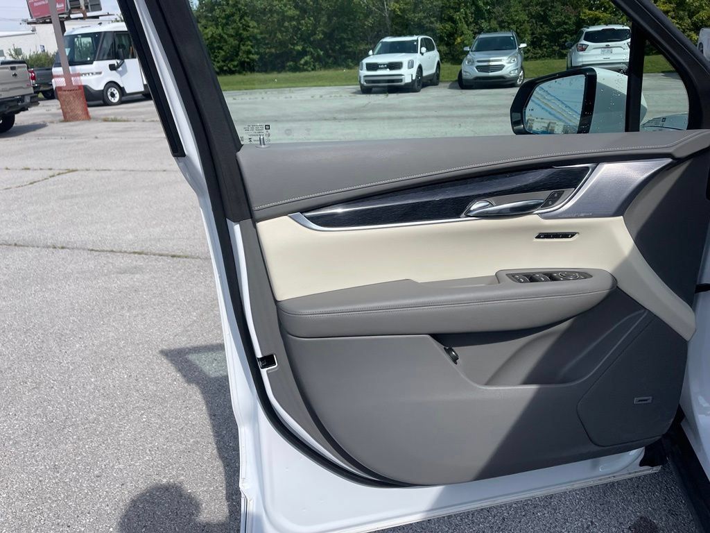Used 2024 Cadillac XT6 Premium Luxury w/ Technology Package AWD/4WD image 14