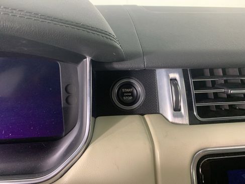 Used 2020 Land Rover Range Rover Long Wheelbase HSE image 17