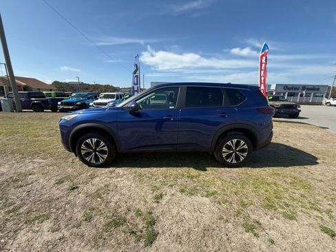 Used 2023 Nissan Rogue SV FWD image 4