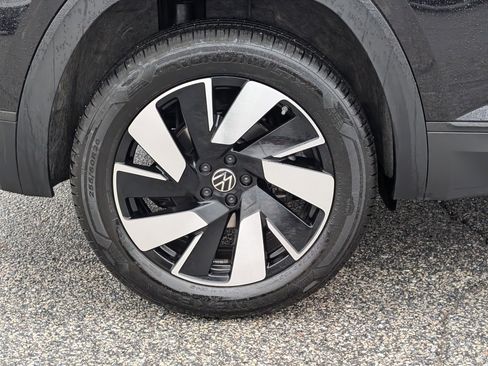 Used 2025 Volkswagen Atlas Cross Sport SE image 10