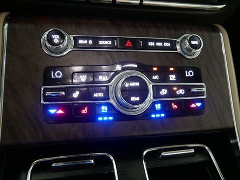 Used 2020 Lincoln Aviator Reserve w/ Equipment Group 202A AWD/4WD image 23