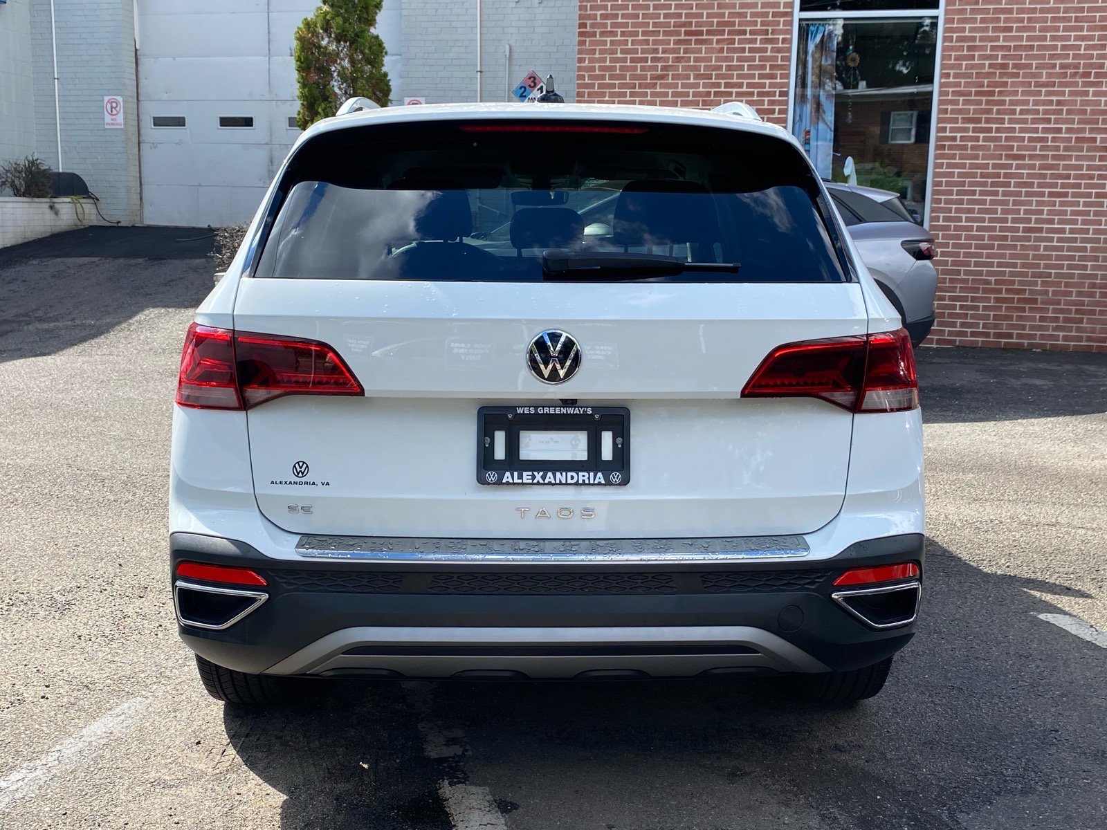 Certified 2023 Volkswagen Taos SE w/ Black Wheel Package FWD image 3