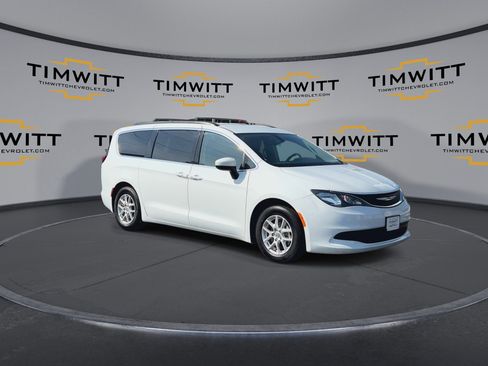 Used 2021 Chrysler Voyager Lxi image 3