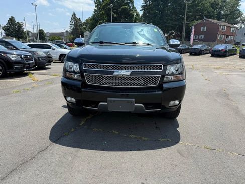 Used 2011 Chevrolet Avalanche LT w/ Luxury Package image 2