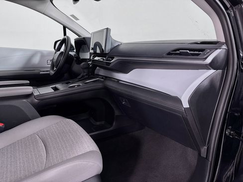 Certified 2026 Toyota Sienna LE FWD image 29