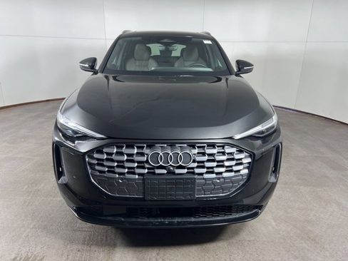 Used 2025 Audi Q5 Premium Plus w/ Premium Plus image 2