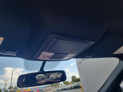 Certified 2018 Ford Explorer XLT w/ Equipment Group 202A image 32