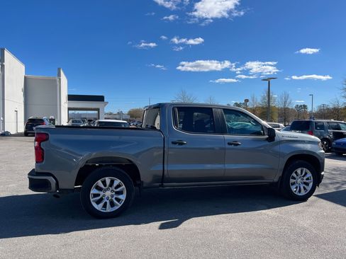 Used 2020 Chevrolet Silverado 1500 Custom w/ Custom Value Package image 9