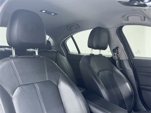 Used 2019 Alfa Romeo Giulia image 43