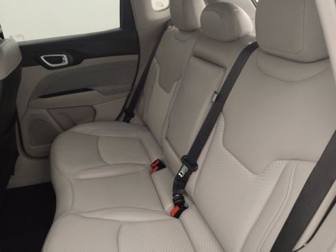 Used 2022 Jeep Compass Latitude w/ Convenience Group AWD/4WD image 18