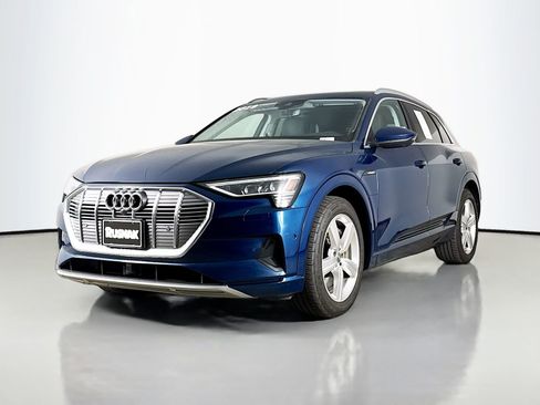 Used 2019 Audi e-tron Premium Plus image 3