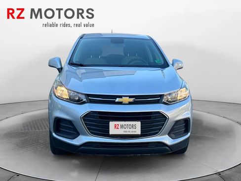 Used 2022 Chevrolet Trax LS w/ Tint and Cruise Package image 8