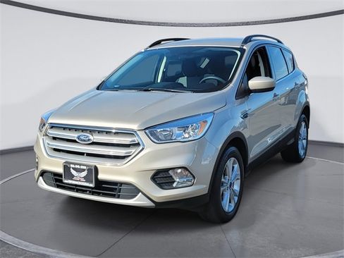 Used 2018 Ford Escape SE w/ SE Sync 3 Package image 3