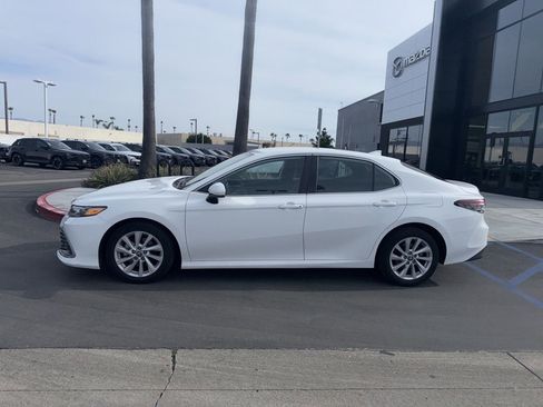 Used 2021 Toyota Camry LE image 6