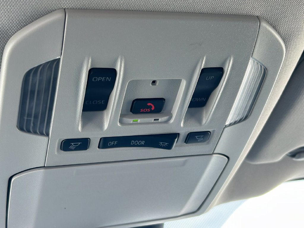 Used 2025 Toyota Highlander XLE FWD image 21