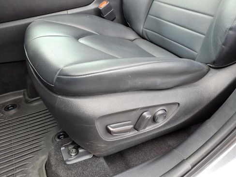 Used 2023 Toyota Highlander XLE AWD/4WD image 20