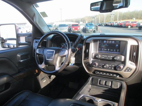 Used 2019 GMC Sierra 2500 Denali w/ Duramax Plus Package image 24