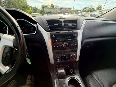 Used 2011 Chevrolet Traverse LT image 20