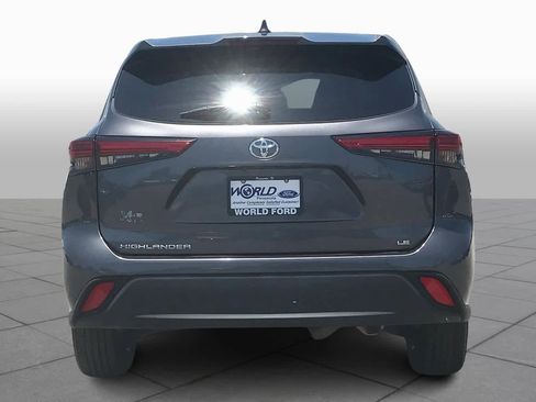 Used 2020 Toyota Highlander LE FWD image 5