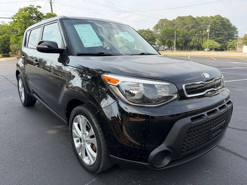 Used 2014 Kia Soul + FWD image 4
