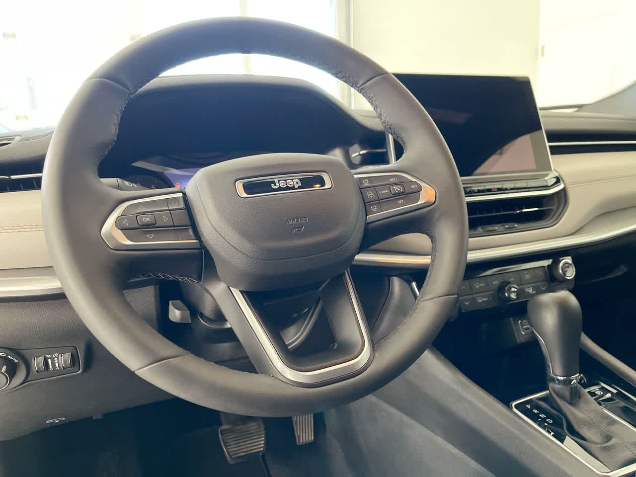 Used 2025 Jeep Compass Limited AWD/4WD image 14