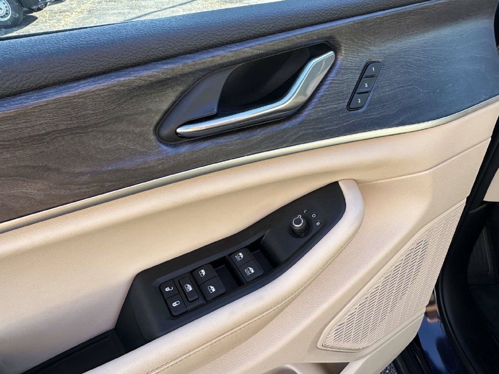 Used 2024 Jeep Grand Cherokee Limited AWD/4WD image 17