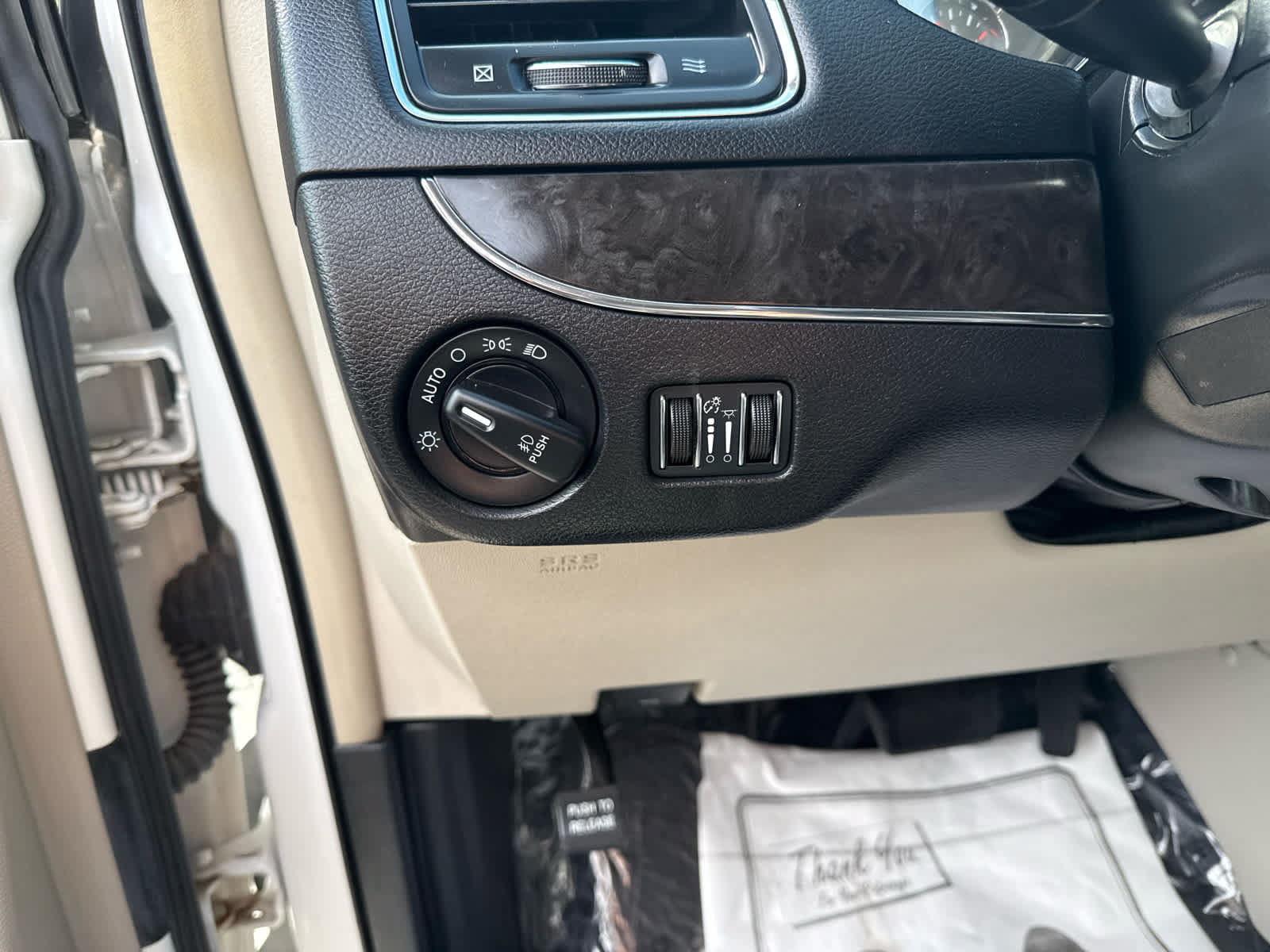 Used 2016 Chrysler Town & Country Touring FWD image 20