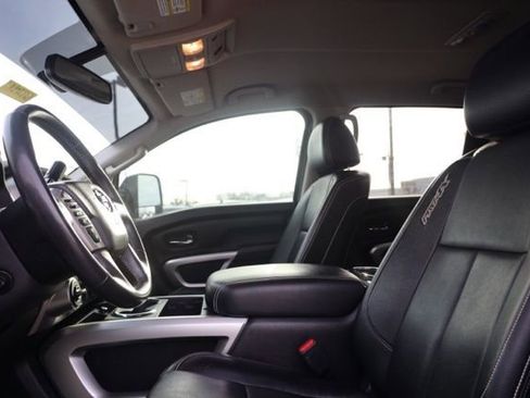 Used 2018 Nissan Titan PRO-4X w/ Pro-4x Convenience Package image 16