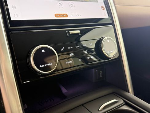 New 2026 Land Rover Discovery Limited Edition image 19