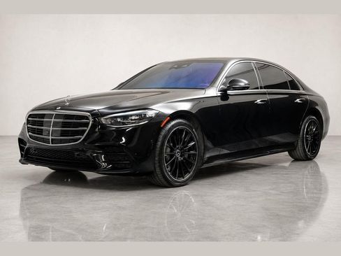 Used 2022 Mercedes-Benz S 500 4MATIC w/ AMG Line Package image 7