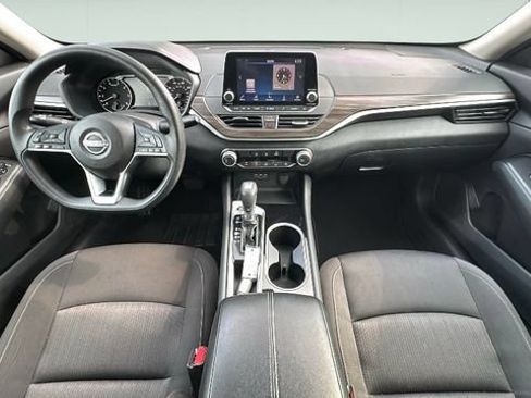 Used 2024 Nissan Altima 2.5 SV FWD image 12
