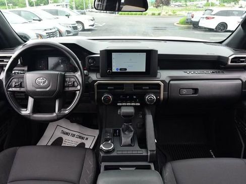 Used 2025 Toyota Tacoma SR AWD/4WD image 7