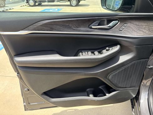 New 2026 Jeep Grand Cherokee Limited RWD image 18