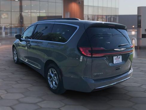 Used 2023 Chrysler Pacifica Limited FWD image 8