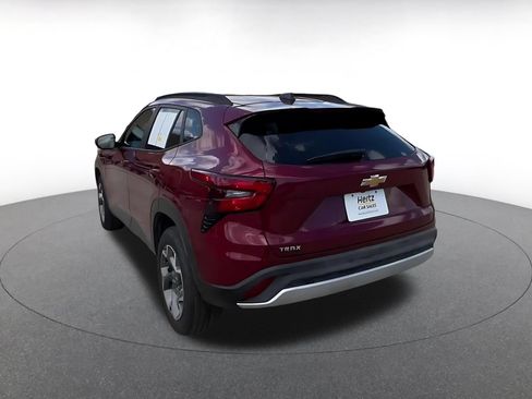Used 2025 Chevrolet Trax LT FWD image 10