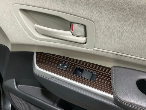 Used 2024 Toyota Sienna LE image 30