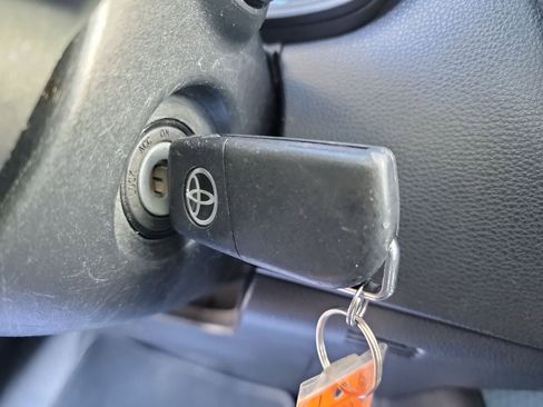 Used 2021 Toyota Corolla LE image 23