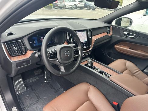 Used 2025 Volvo XC60 B5 Plus AWD/4WD image 12