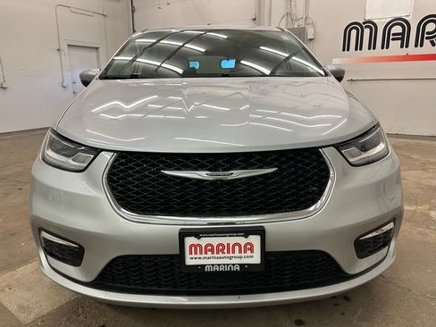 Certified 2023 Chrysler Pacifica Touring-L FWD image 11