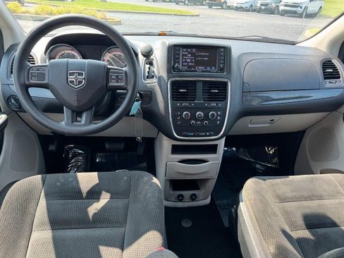 Used 2019 Dodge Grand Caravan SE w/ UConnect Hands-Free Group FWD image 13