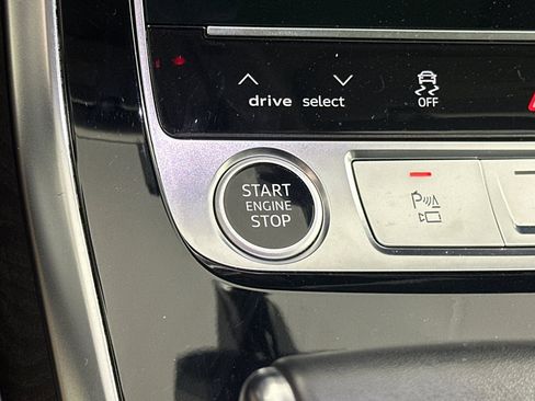 Used 2023 Audi Q8 Prestige w/ Prestige Package image 22