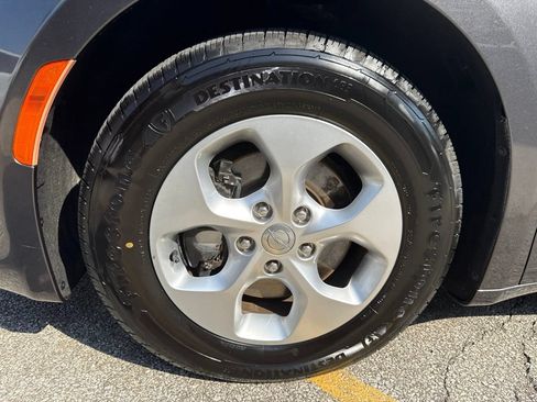 Used 2017 Chrysler Pacifica Touring-L Plus FWD image 41