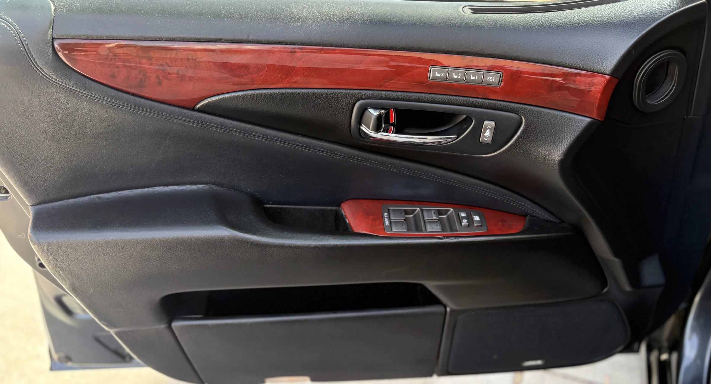 Used 2010 Lexus LS 460 RWD image 16