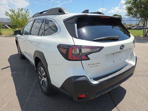 Used 2023 Subaru Outback Premium AWD/4WD image 5