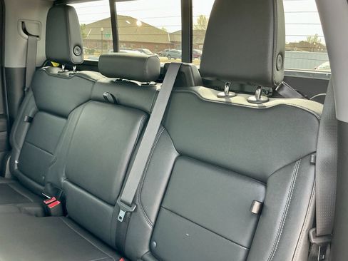 Used 2023 GMC Sierra 1500 SLT image 32