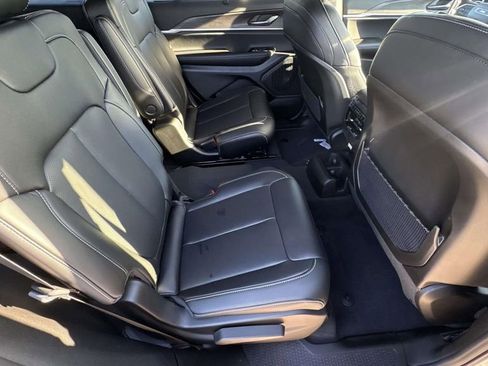 New 2025 Jeep Grand Cherokee L Limited w/ Luxury Tech Group II AWD/4WD image 15