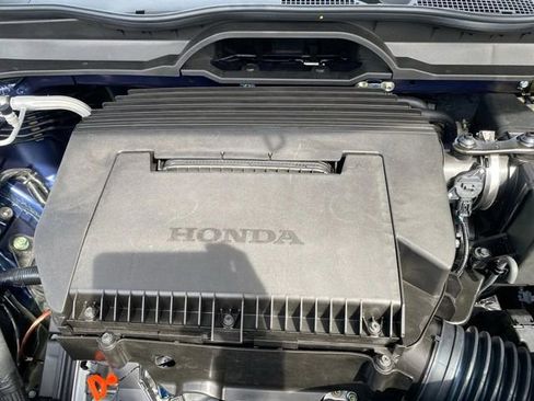 New 2025 Honda Pilot Sport image 9